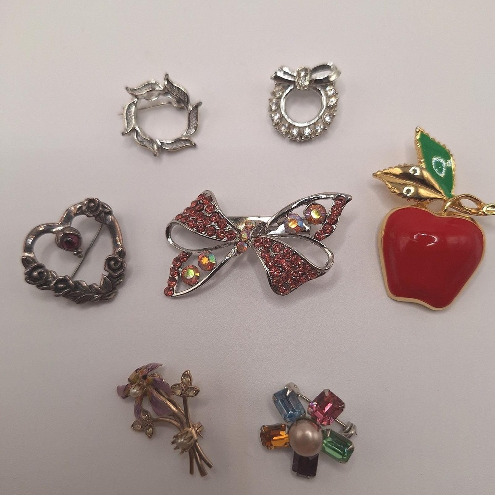 Vintage pins scatter pins lot of 7 apple bow heart flower floral wreath ribbon